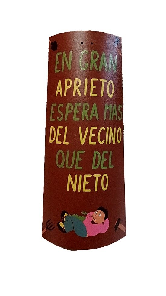 En gran aprieto espera más del vecino que del nieto